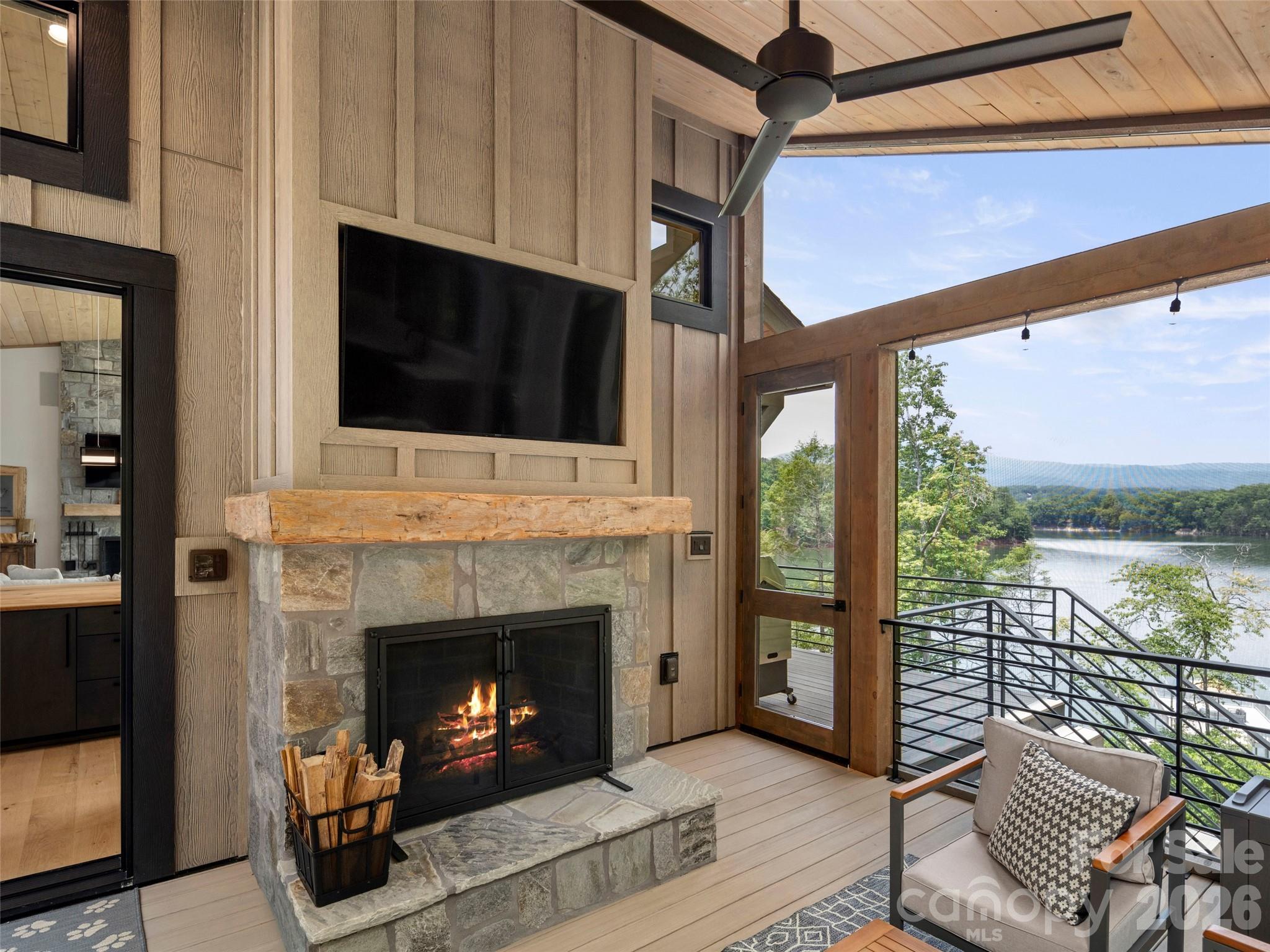 425 Dockside Drive — Nebo
