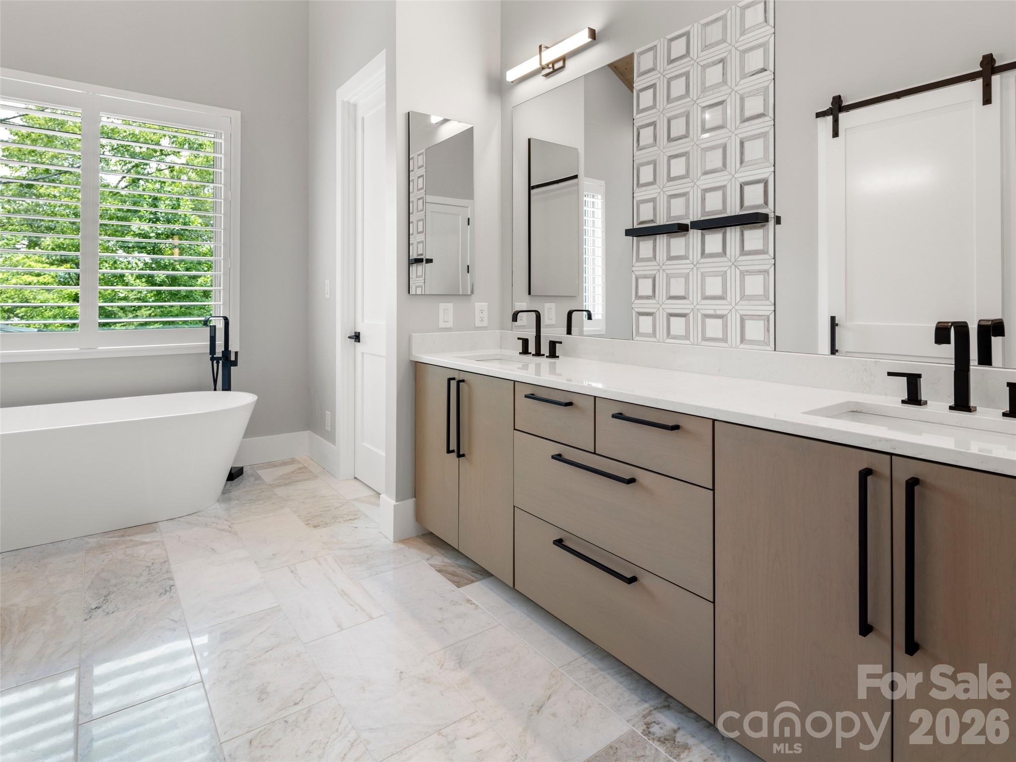 425 Dockside Drive — Nebo