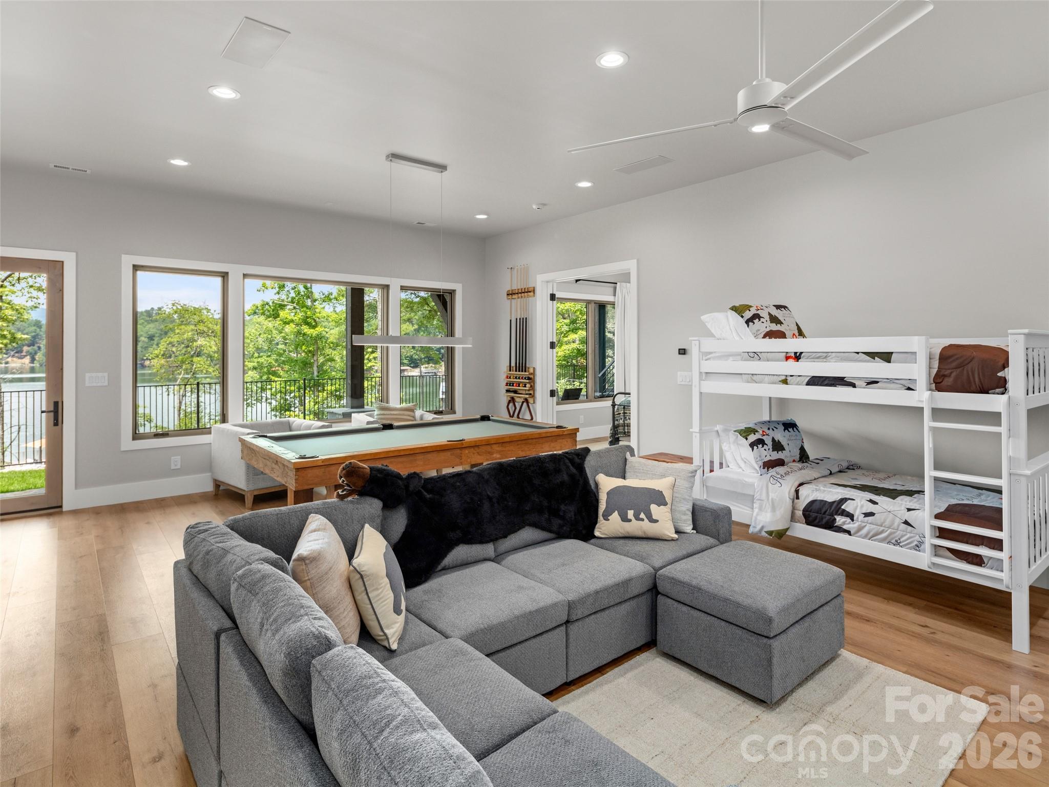 425 Dockside Drive — Nebo