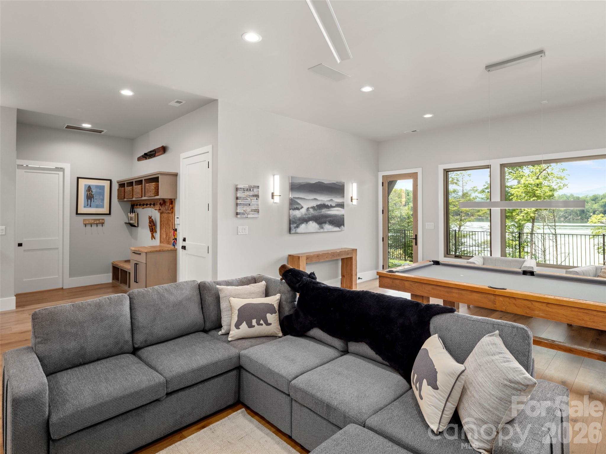 425 Dockside Drive — Nebo