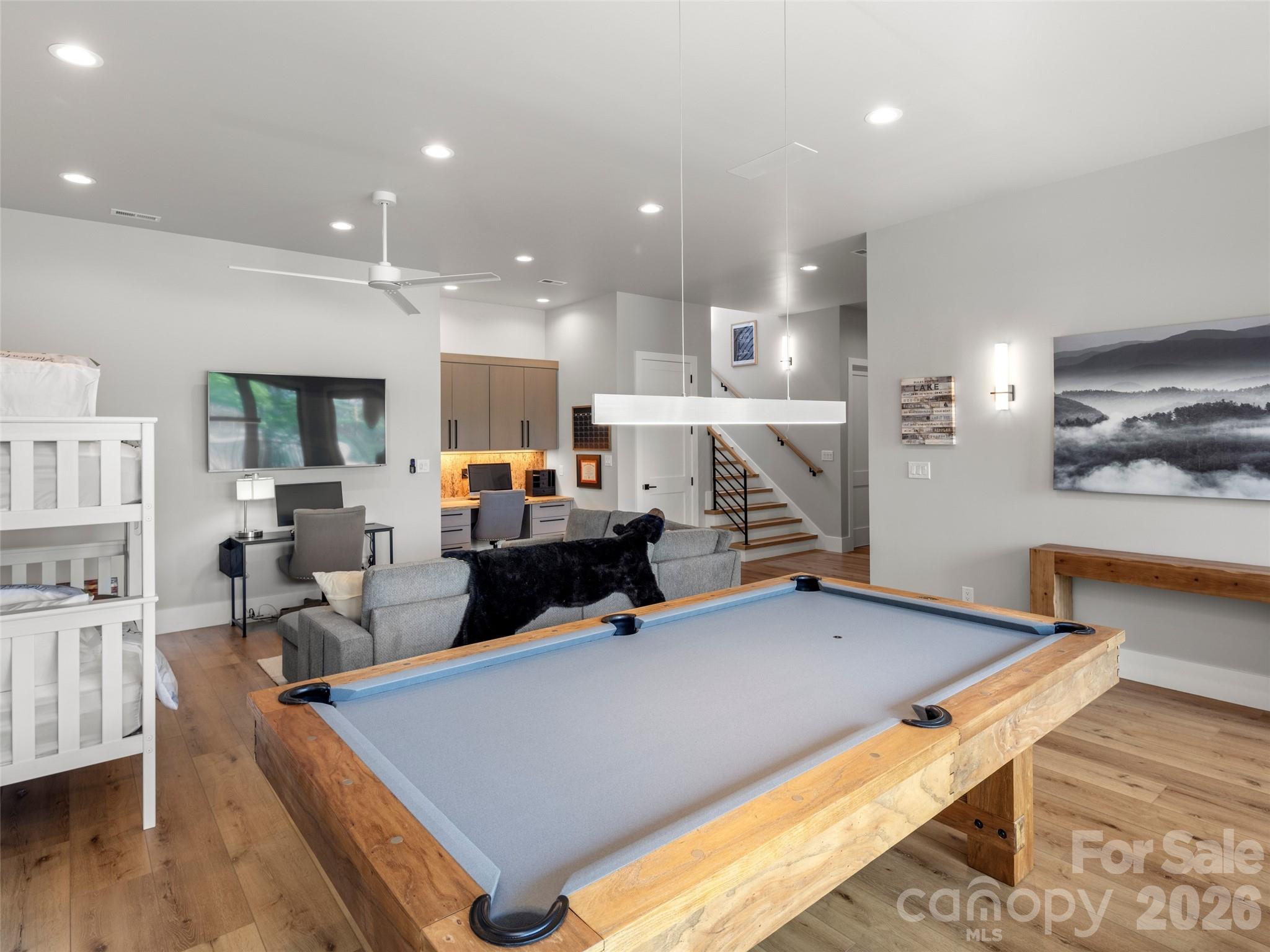 425 Dockside Drive — Nebo