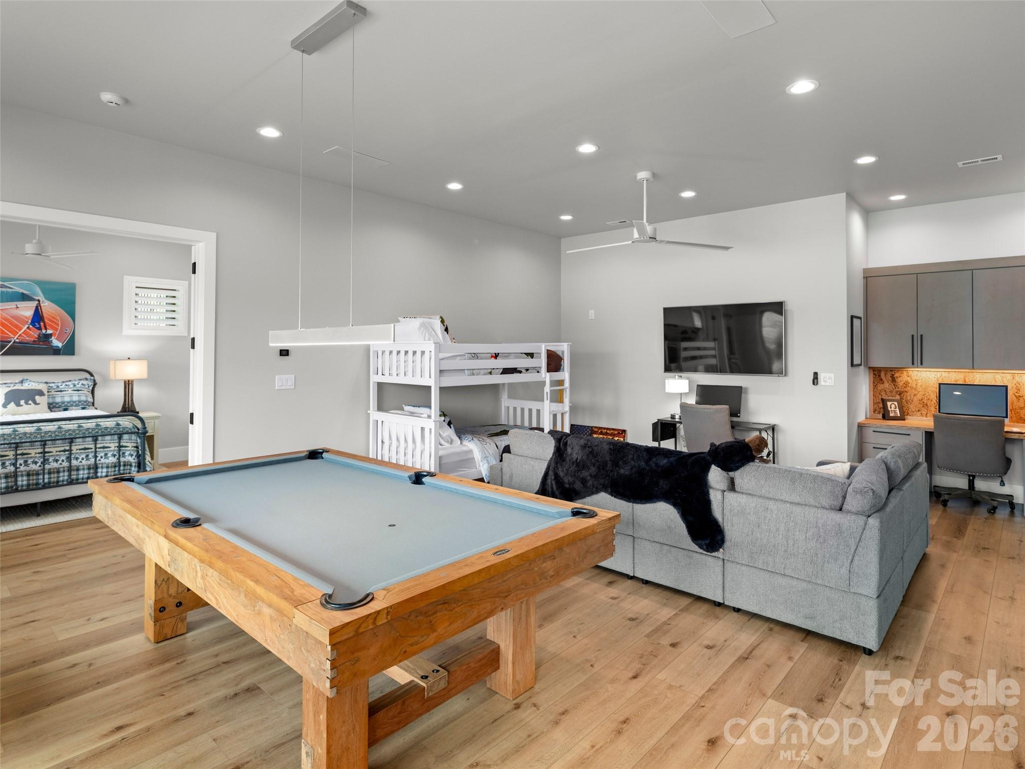 425 Dockside Drive — Nebo