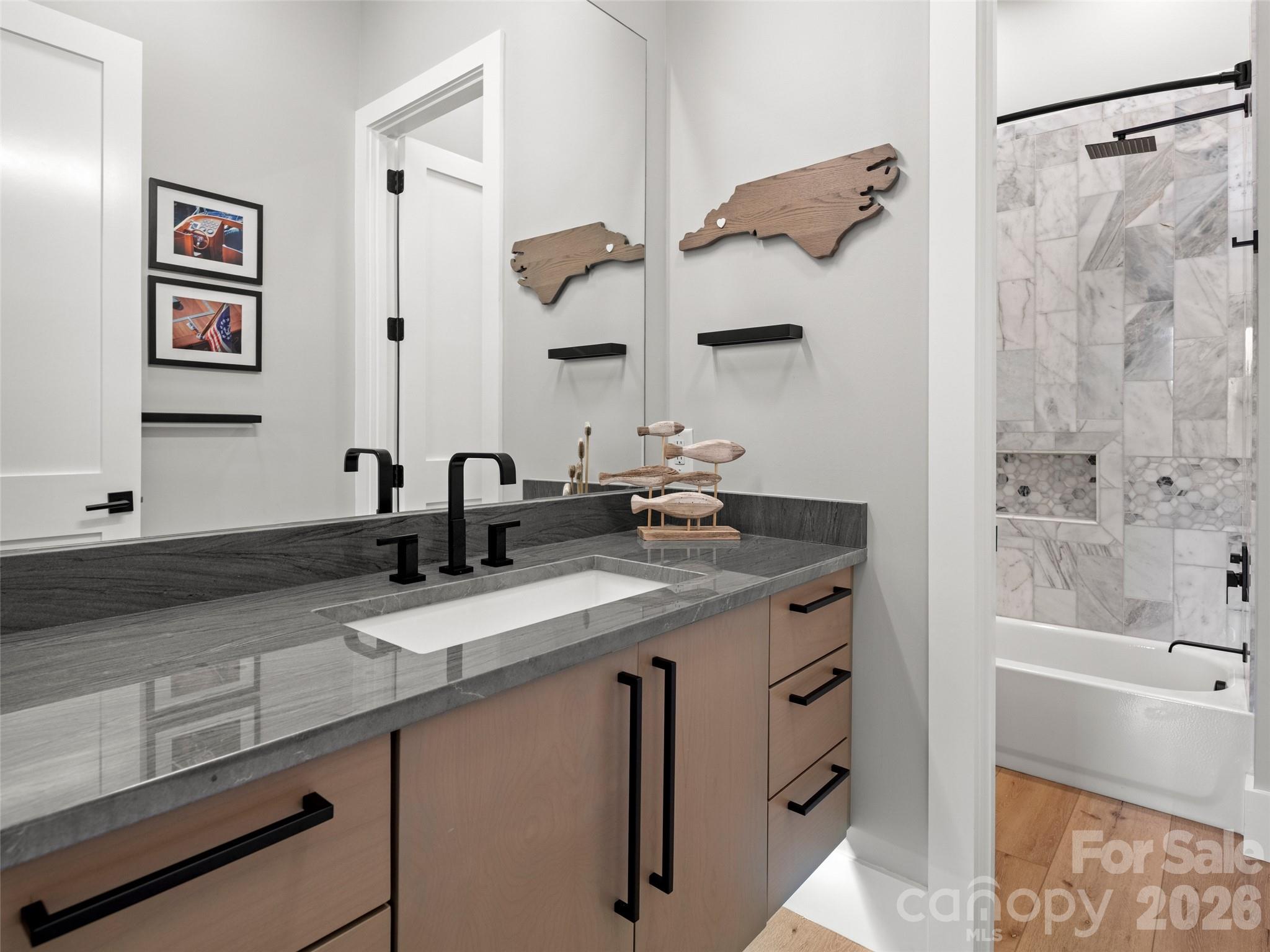 425 Dockside Drive — Nebo