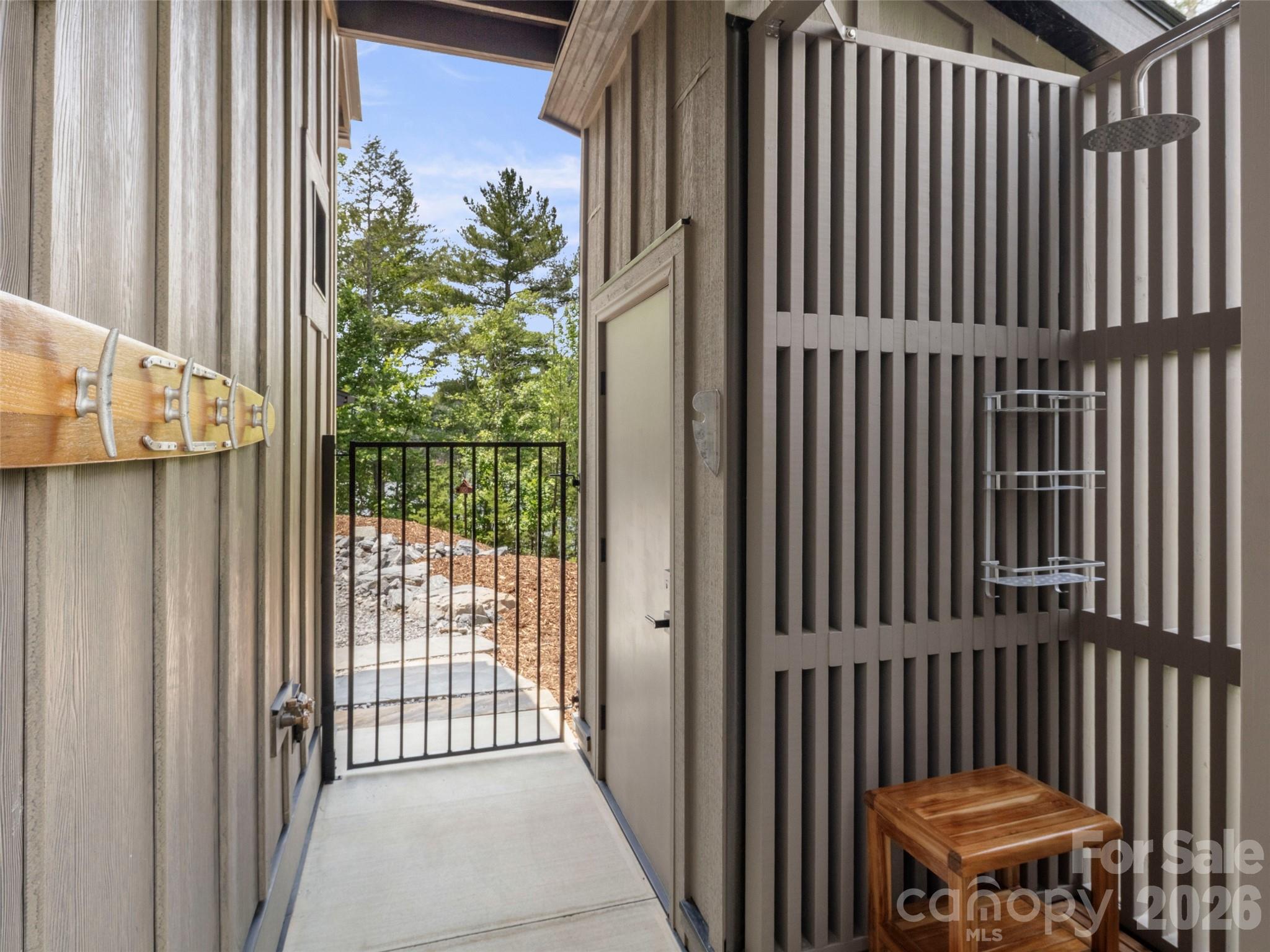 425 Dockside Drive — Nebo