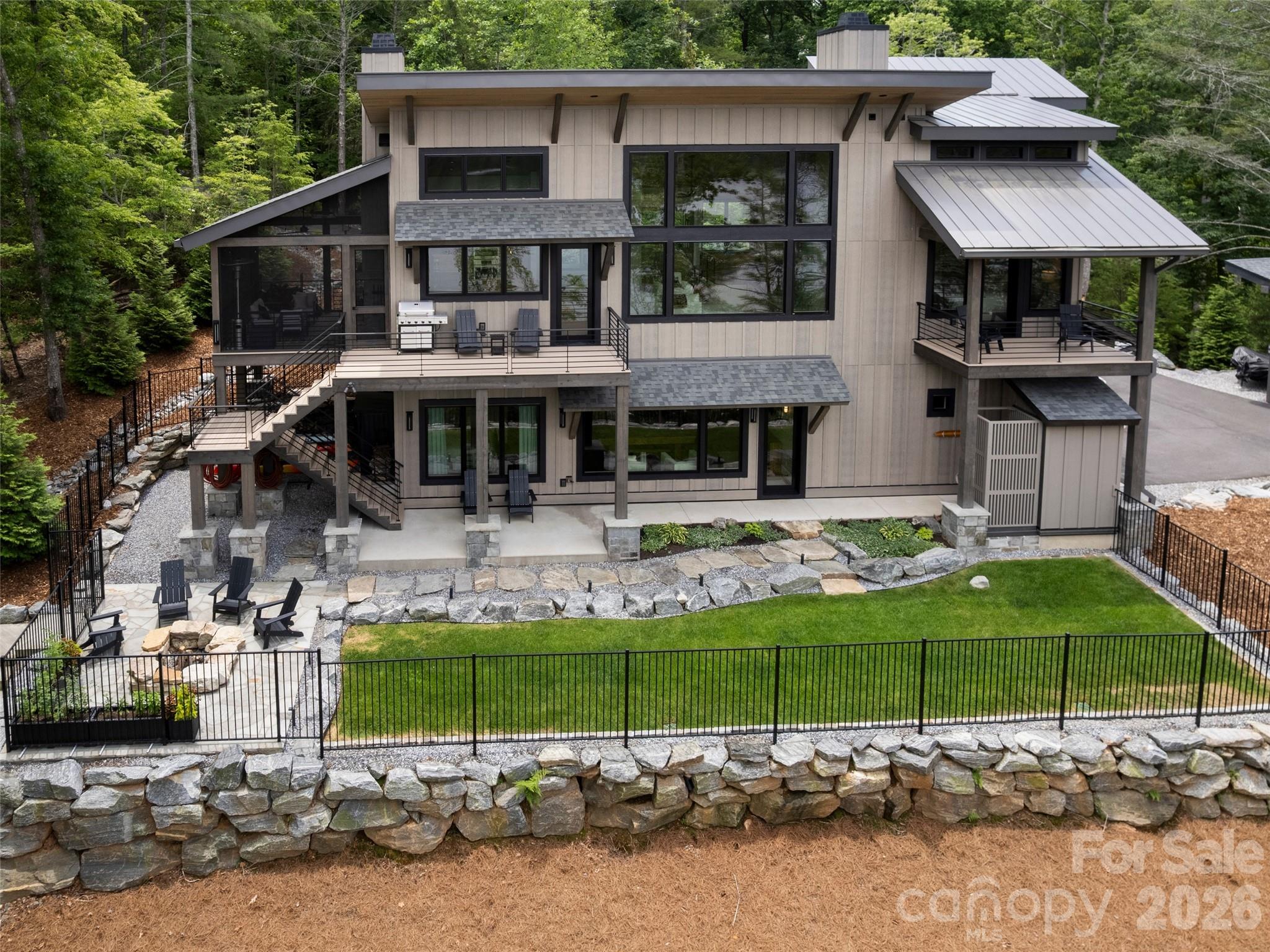 425 Dockside Drive — Nebo