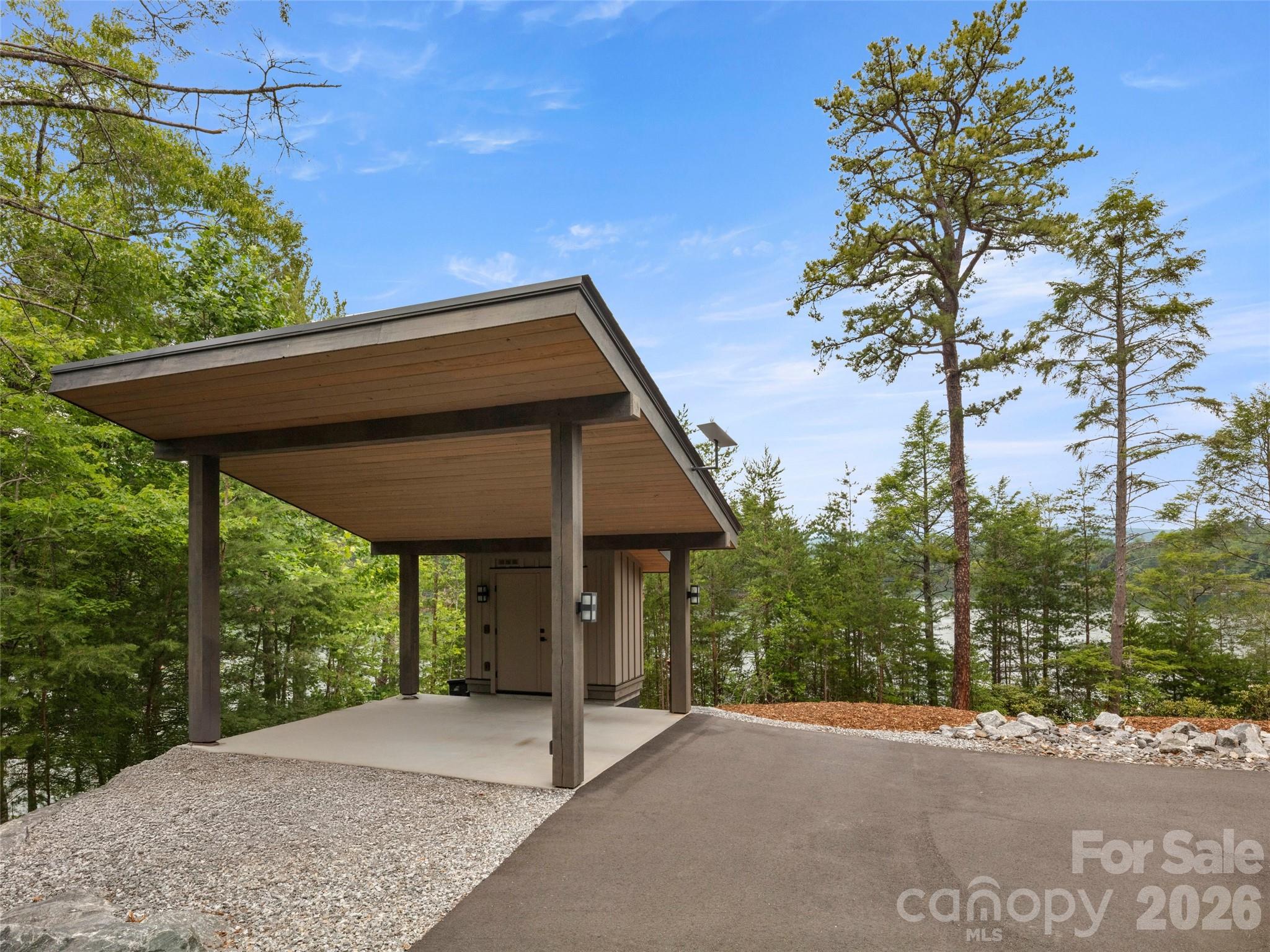425 Dockside Drive — Nebo