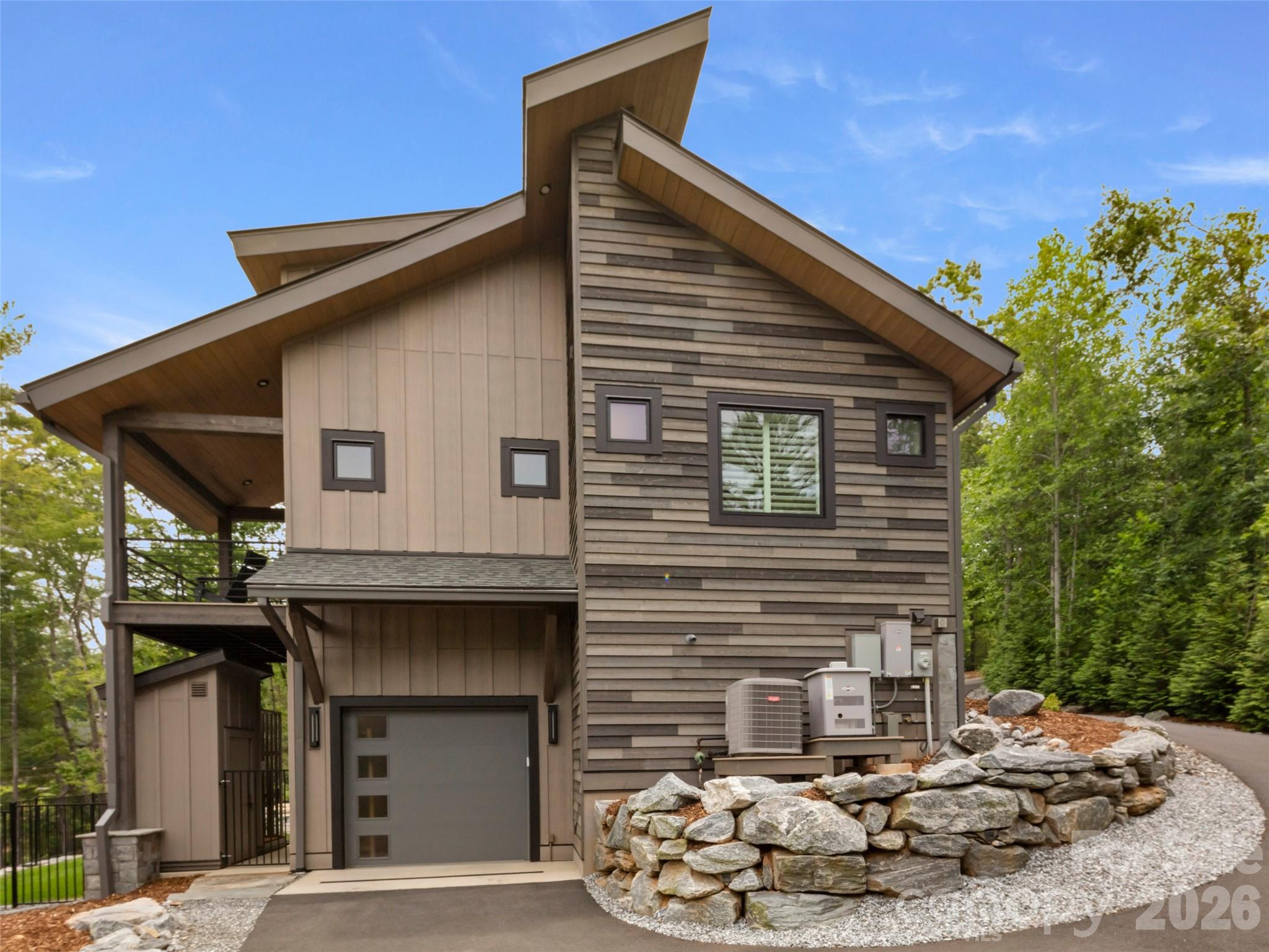 425 Dockside Drive — Nebo