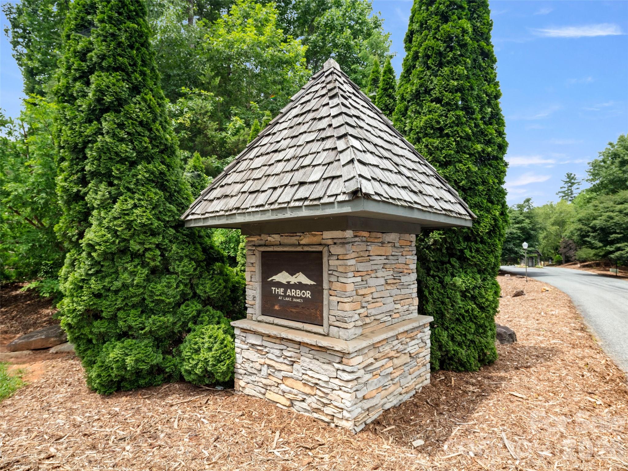 425 Dockside Drive — Nebo