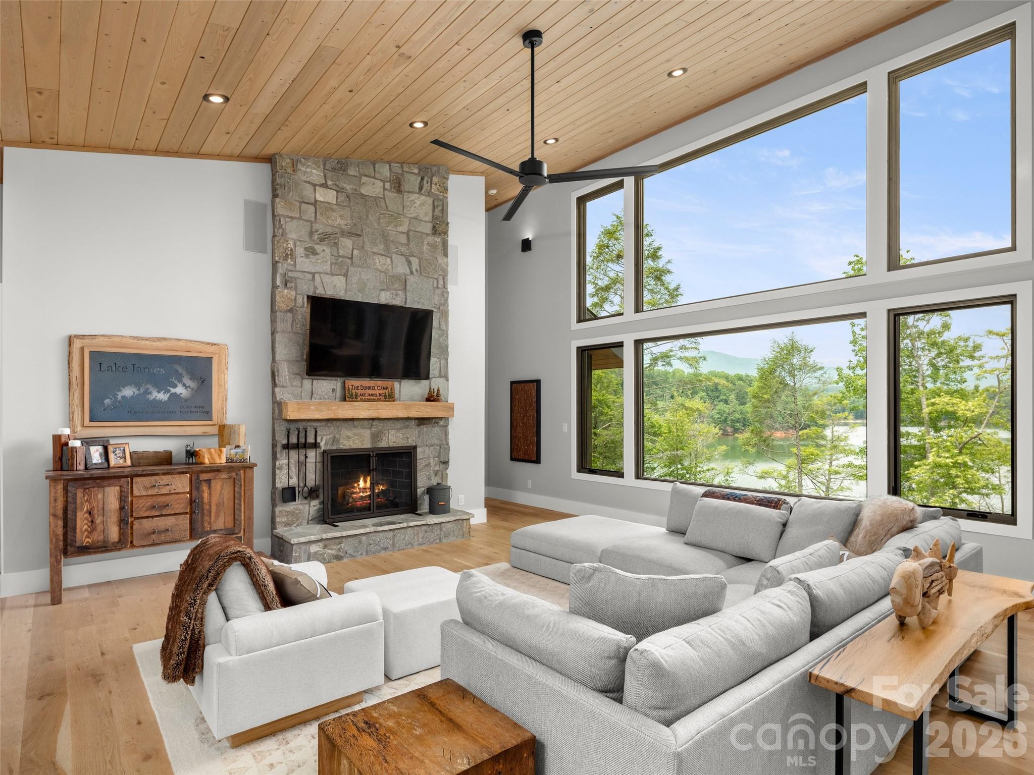 425 Dockside Drive — Nebo