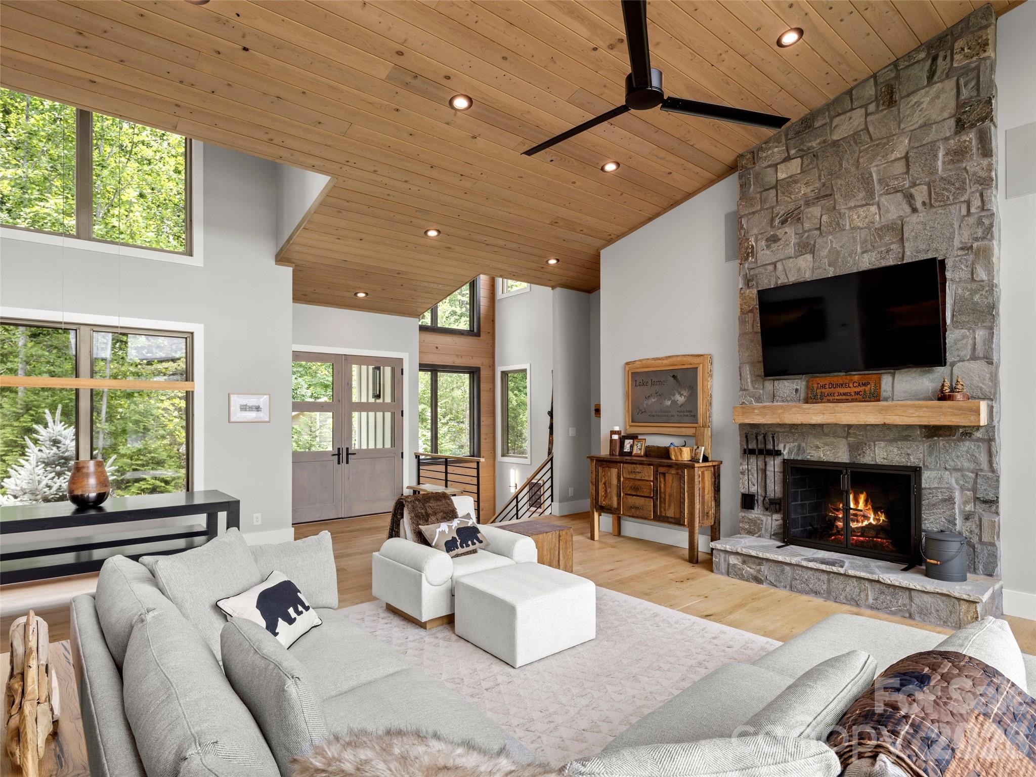 425 Dockside Drive — Nebo