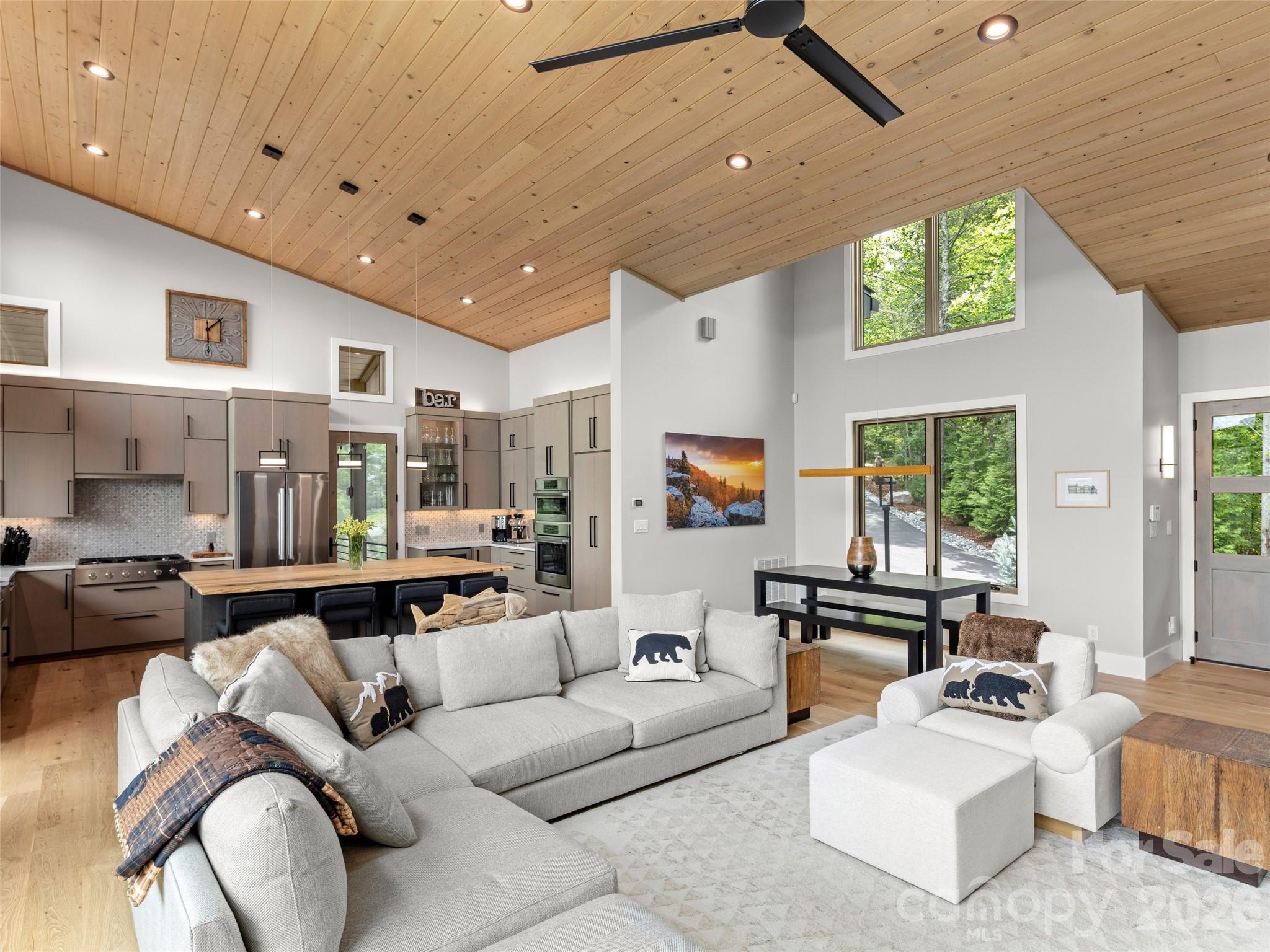425 Dockside Drive — Nebo