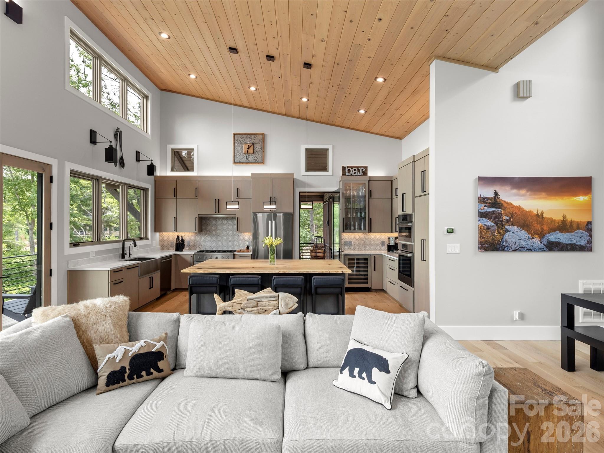 425 Dockside Drive — Nebo