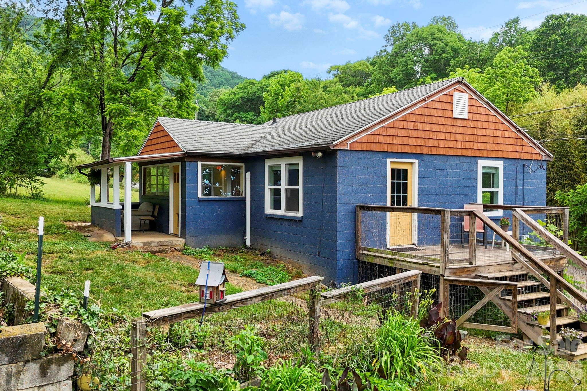 4 Mountain View Road — Asheville