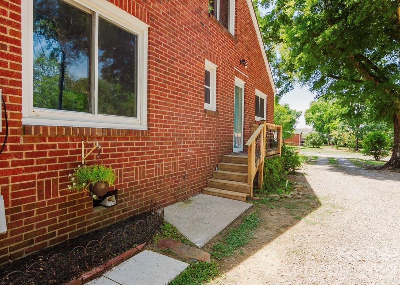 307 E 2nd Street — Oakboro