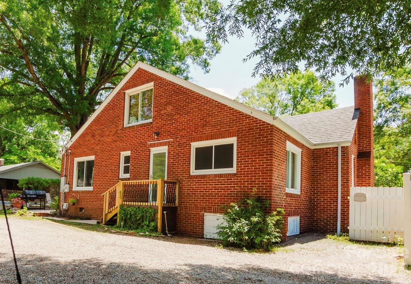307 E 2nd Street — Oakboro