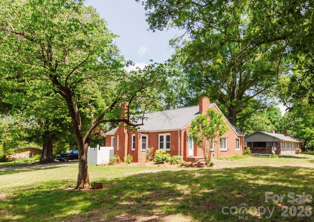 307 E 2nd Street — Oakboro