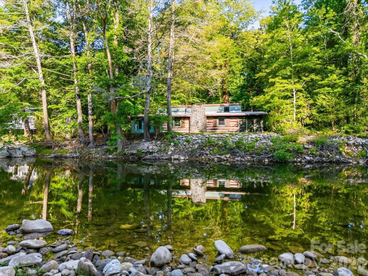 1878 Linville River Road — Nebo