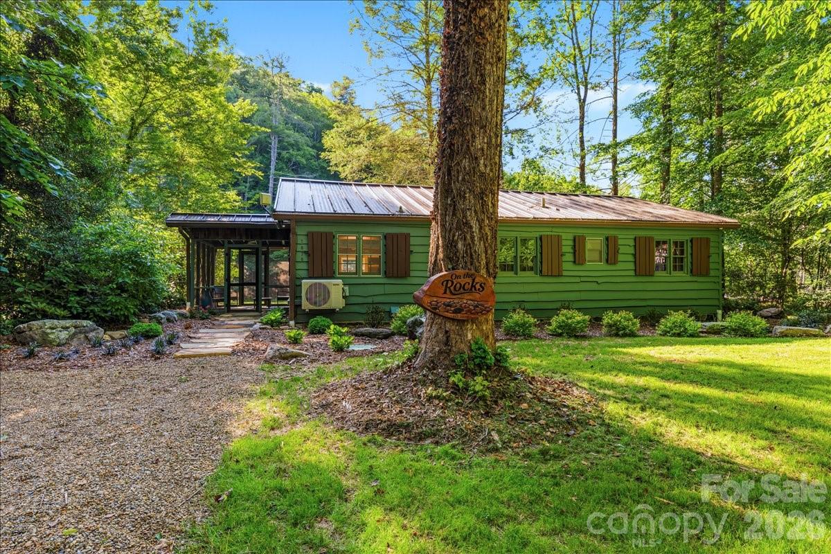 1878 Linville River Road — Nebo