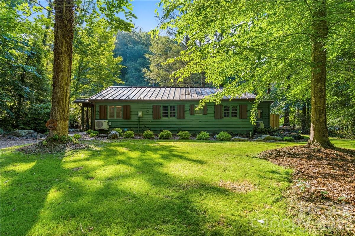 1878 Linville River Road — Nebo