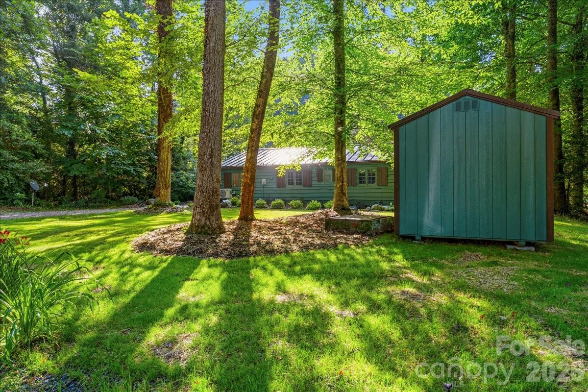 1878 Linville River Road — Nebo