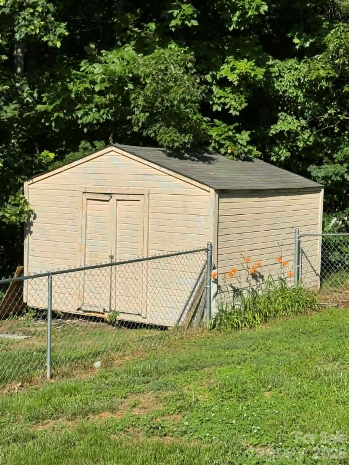 2588 Knight Drive — Lenoir