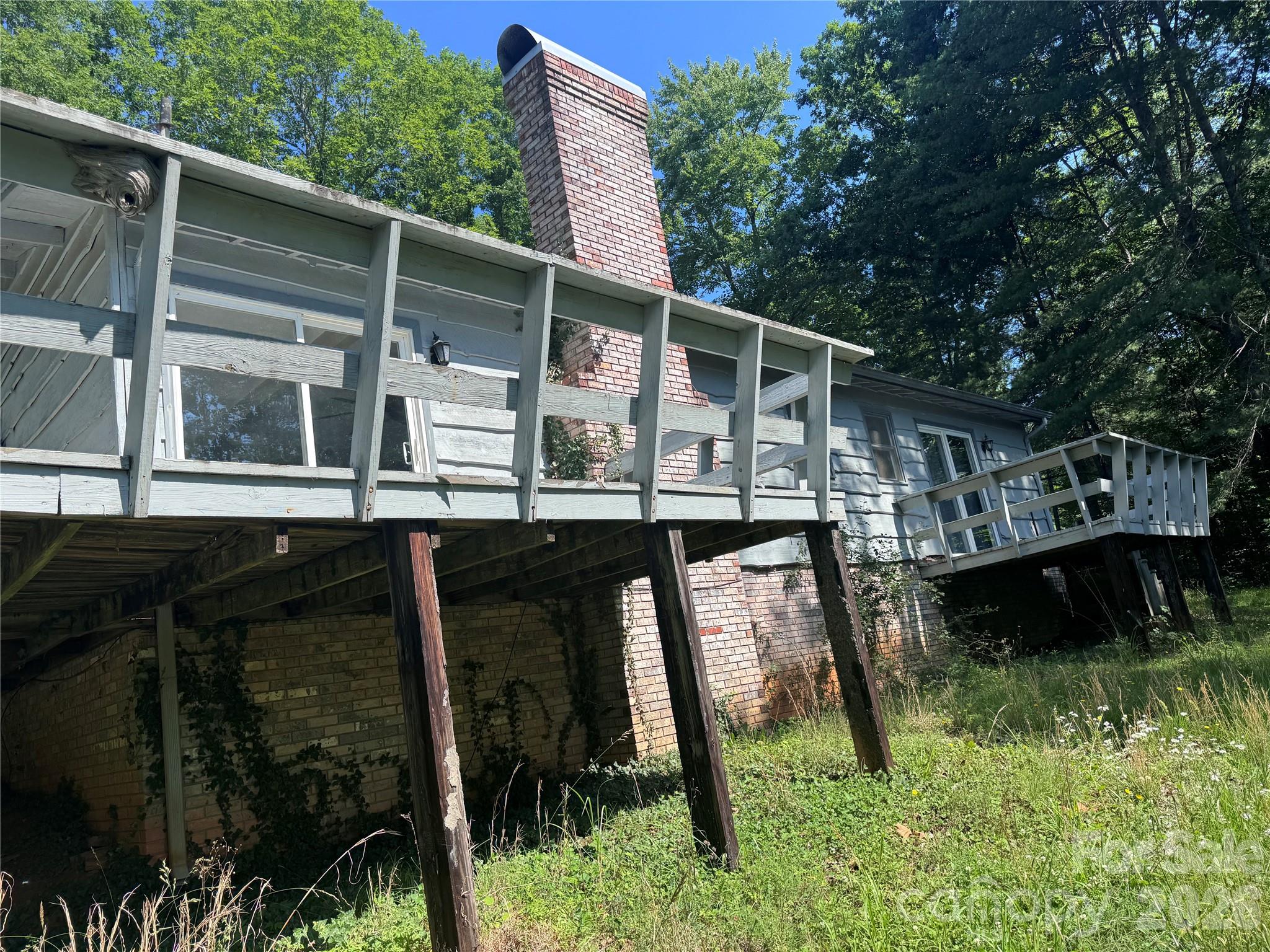 1135 Iron Circle — Morganton