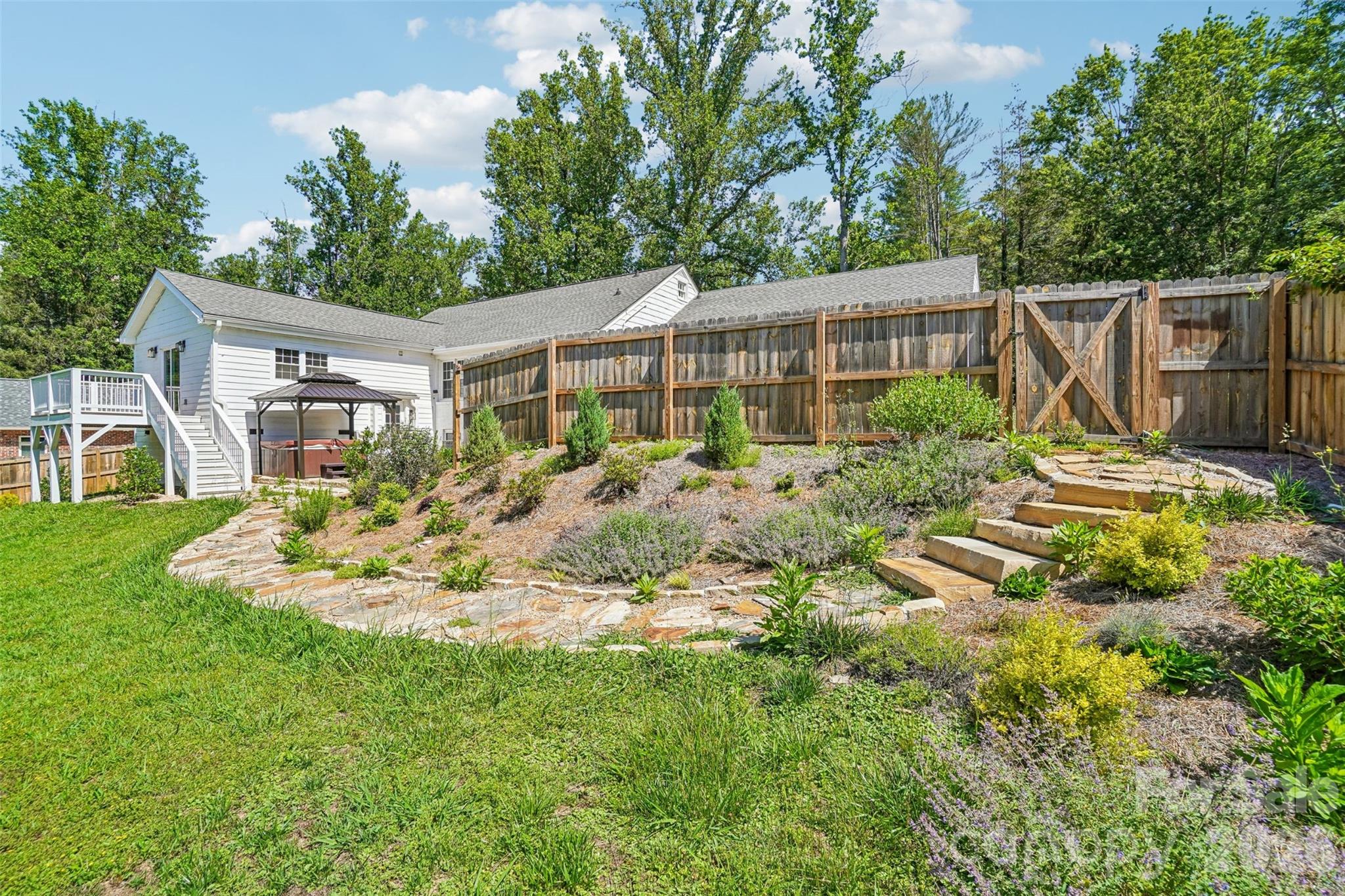 28 Ridgefield Place — Asheville