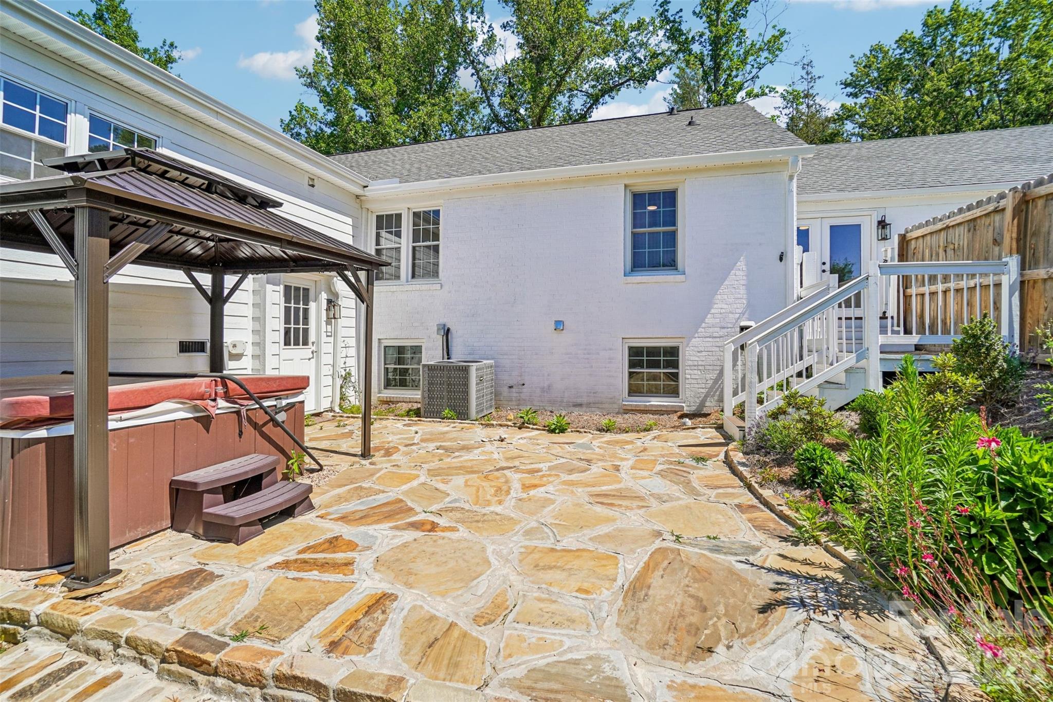 28 Ridgefield Place — Asheville