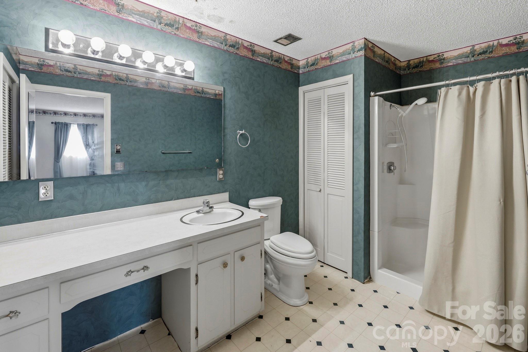 137 Matheny Street — Forest City