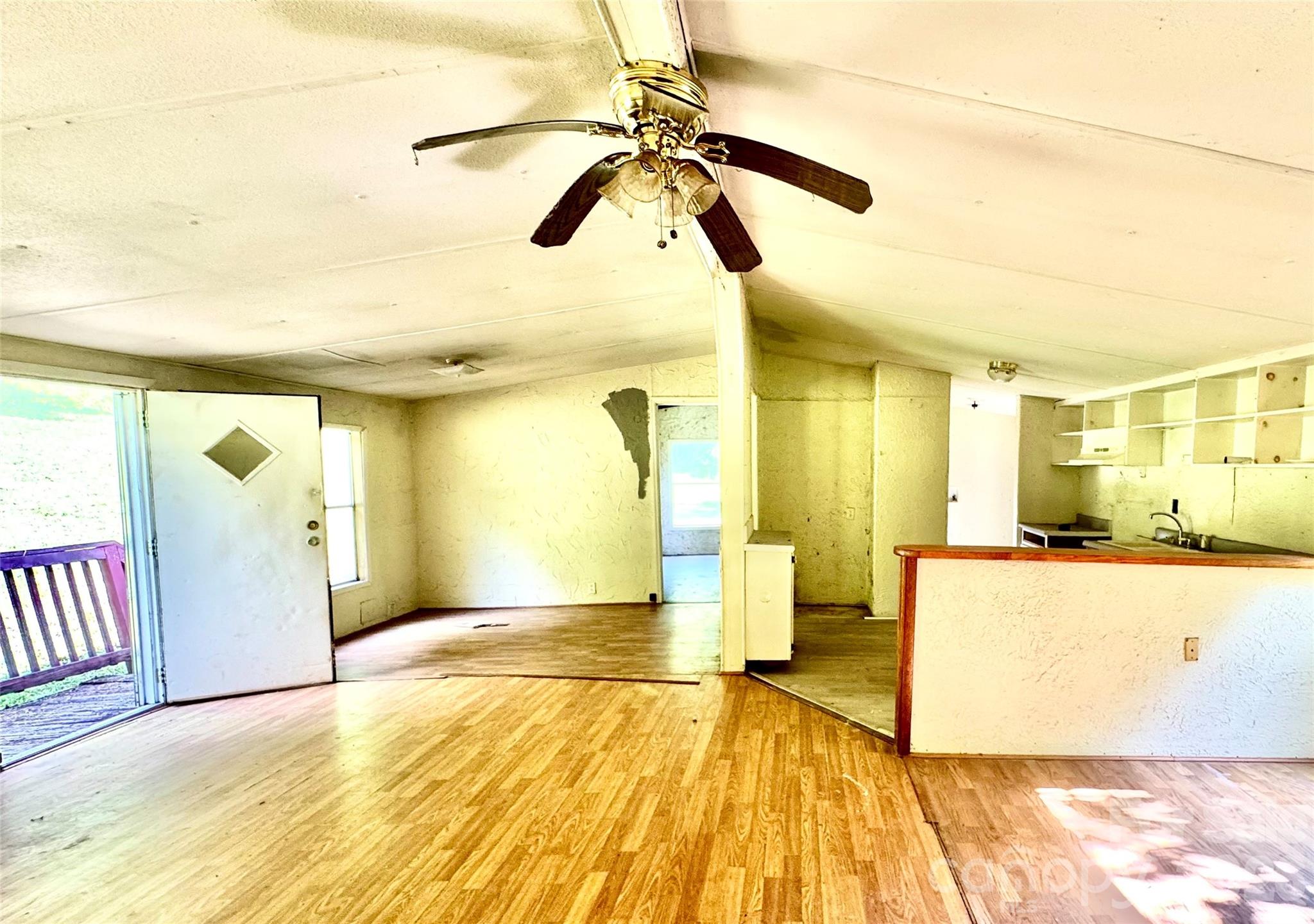 8 White Oak Drive — Leicester