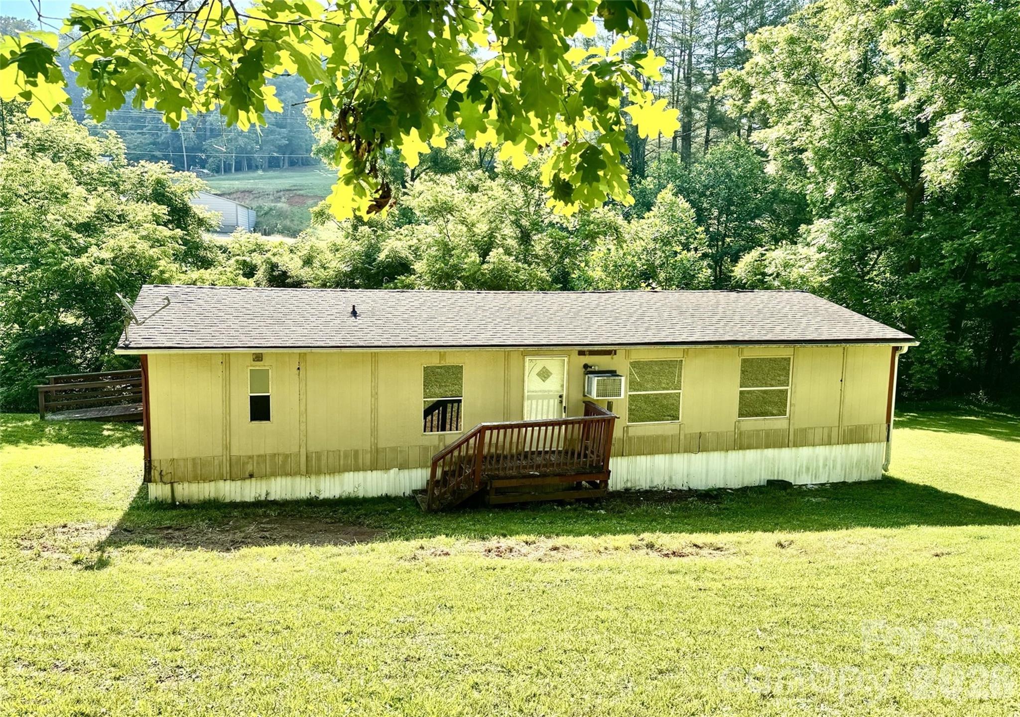 8 White Oak Drive — Leicester