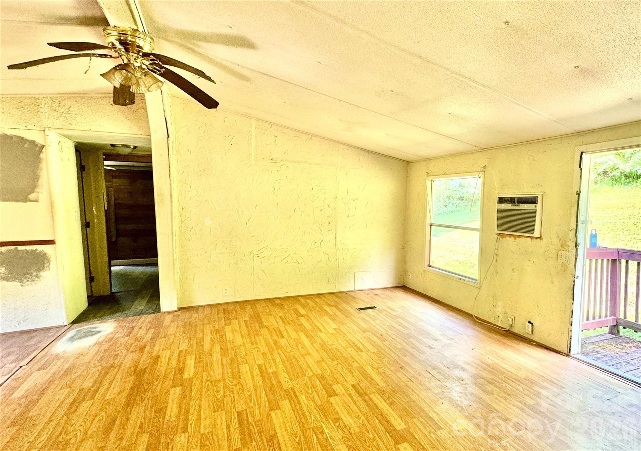 8 White Oak Drive — Leicester