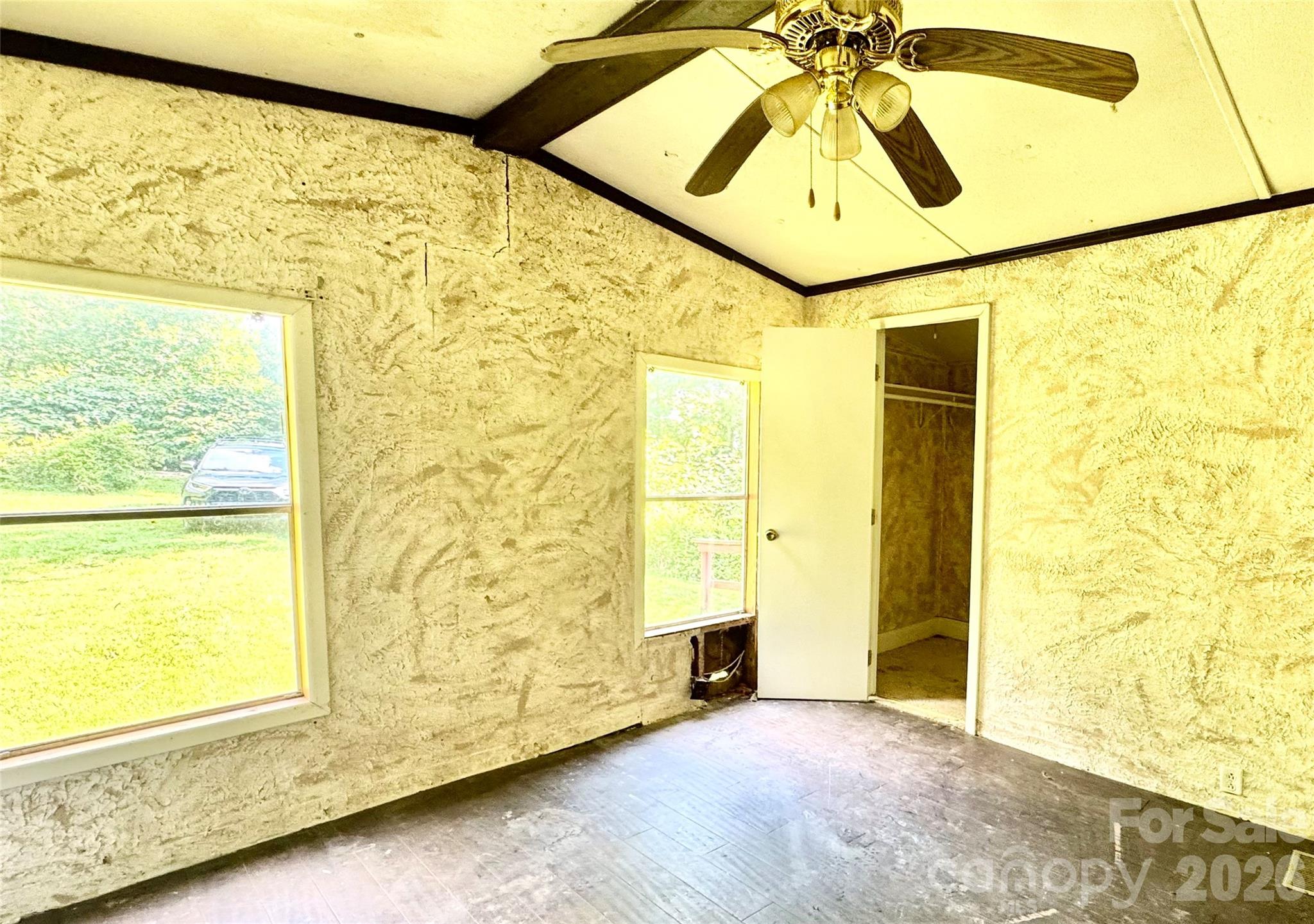 8 White Oak Drive — Leicester