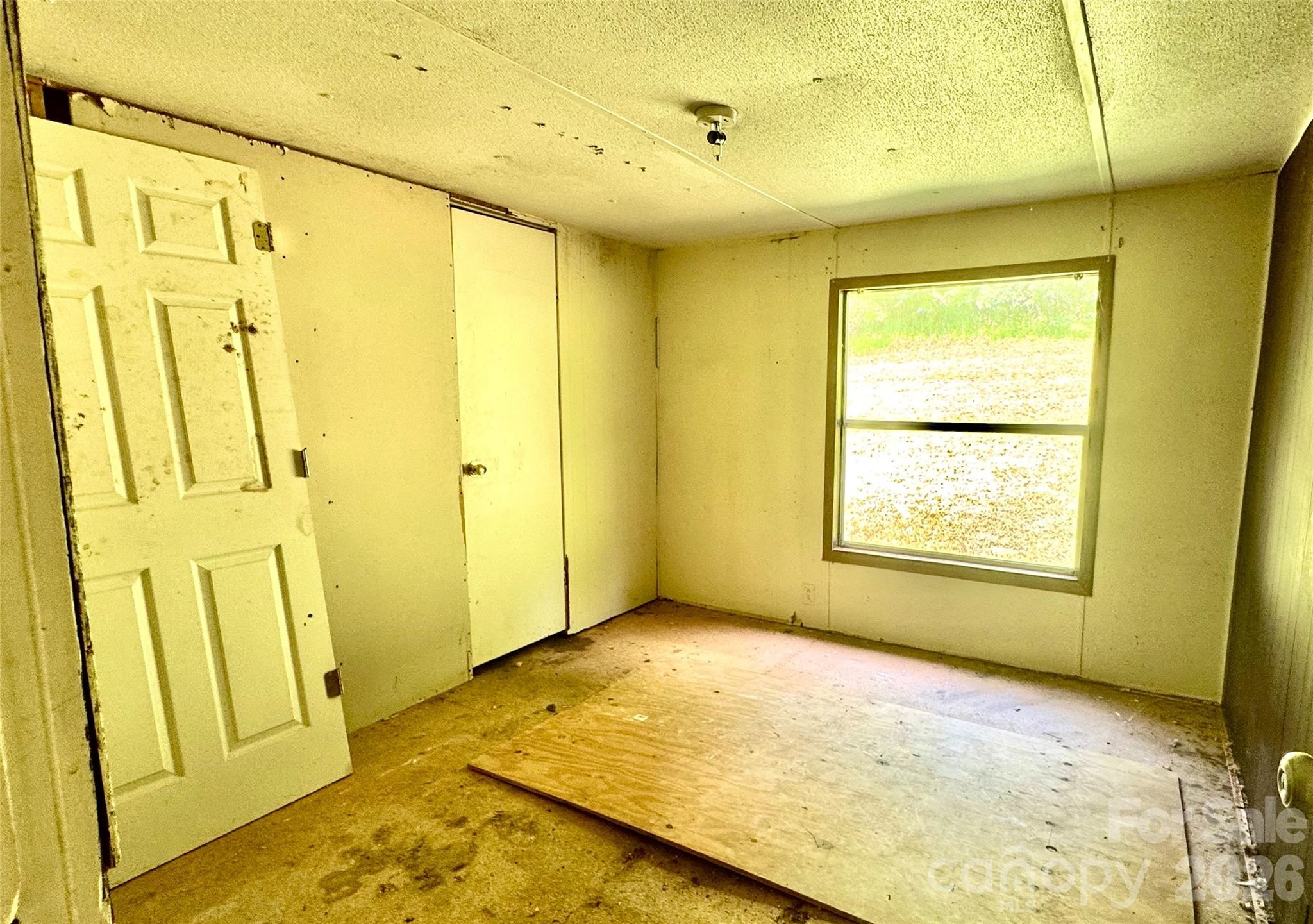 8 White Oak Drive — Leicester