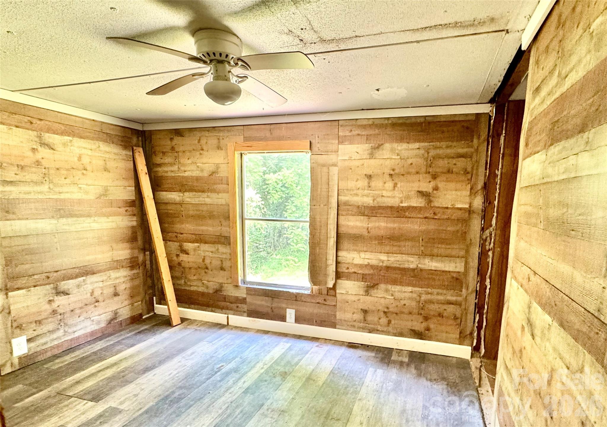 8 White Oak Drive — Leicester