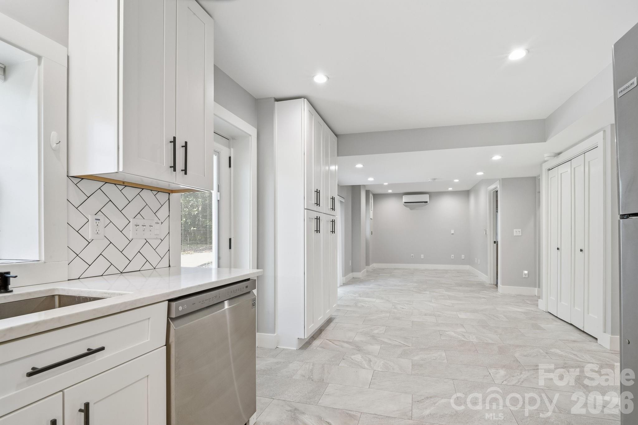 77 Trotter Place — Asheville