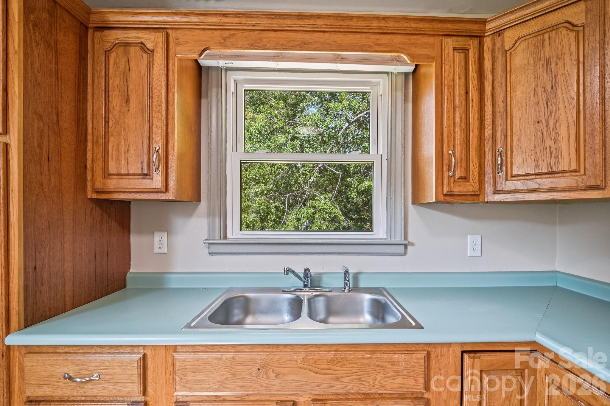 77 Trotter Place — Asheville