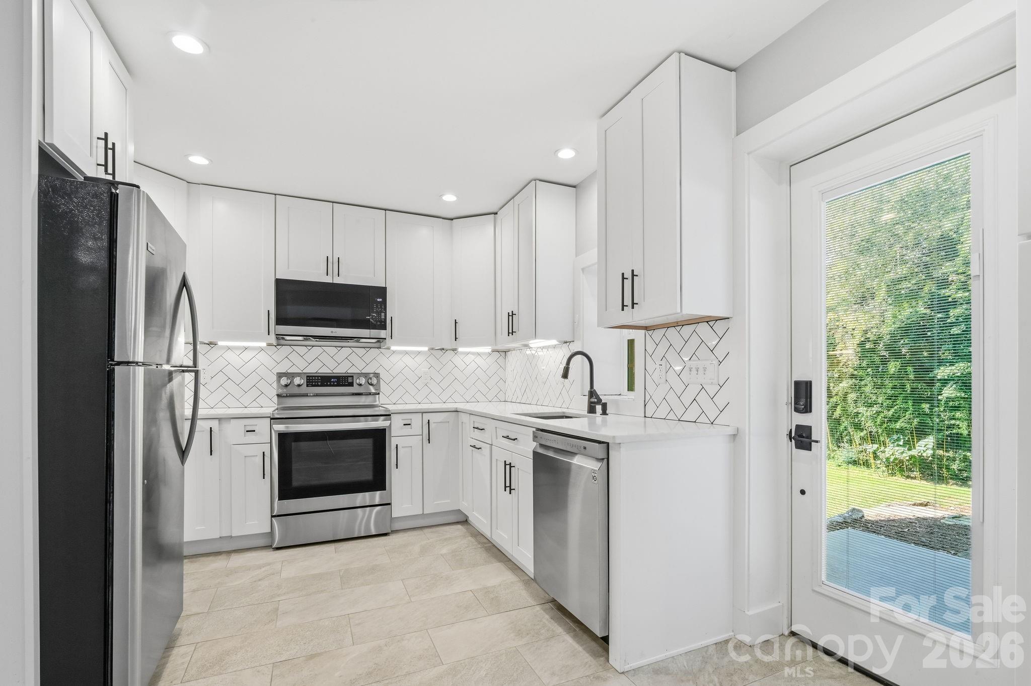 77 Trotter Place — Asheville