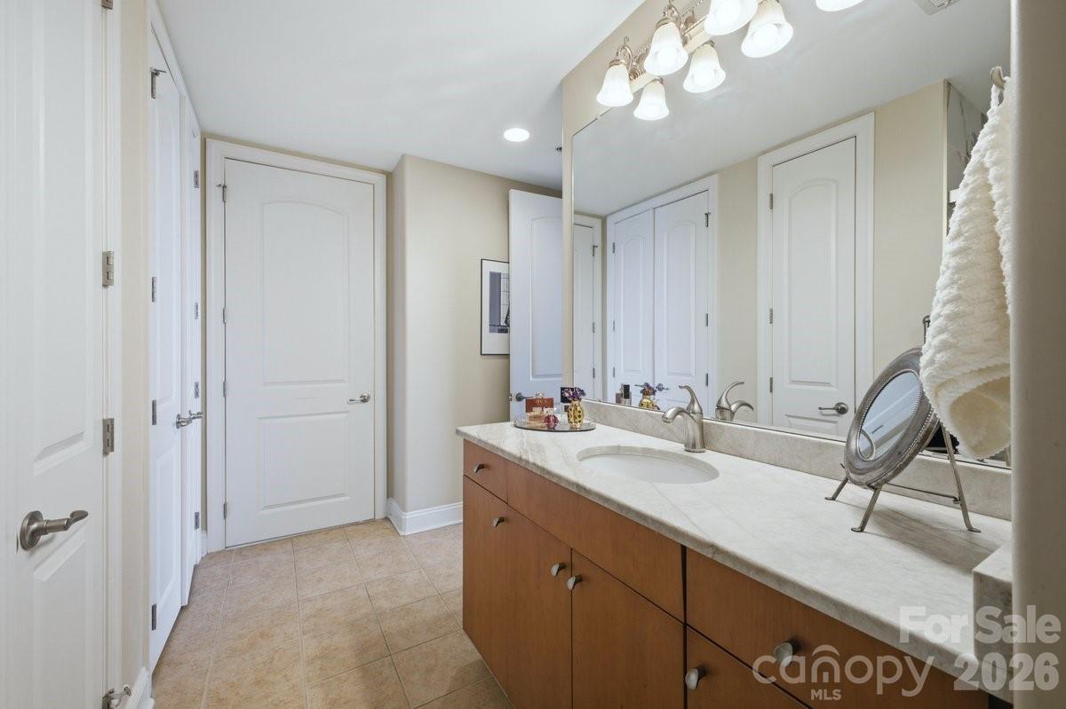 4620 Piedmont Row Drive #714 — Charlotte