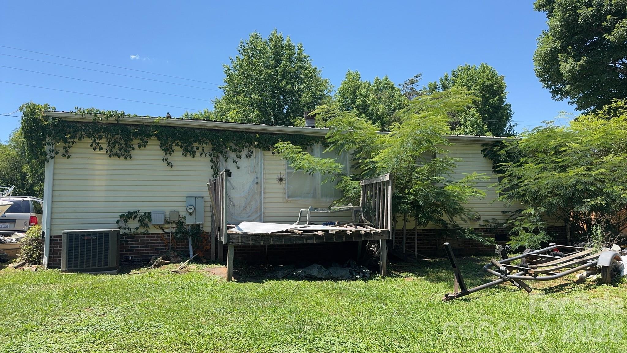 1694 Roy Caldwell Street — Morganton