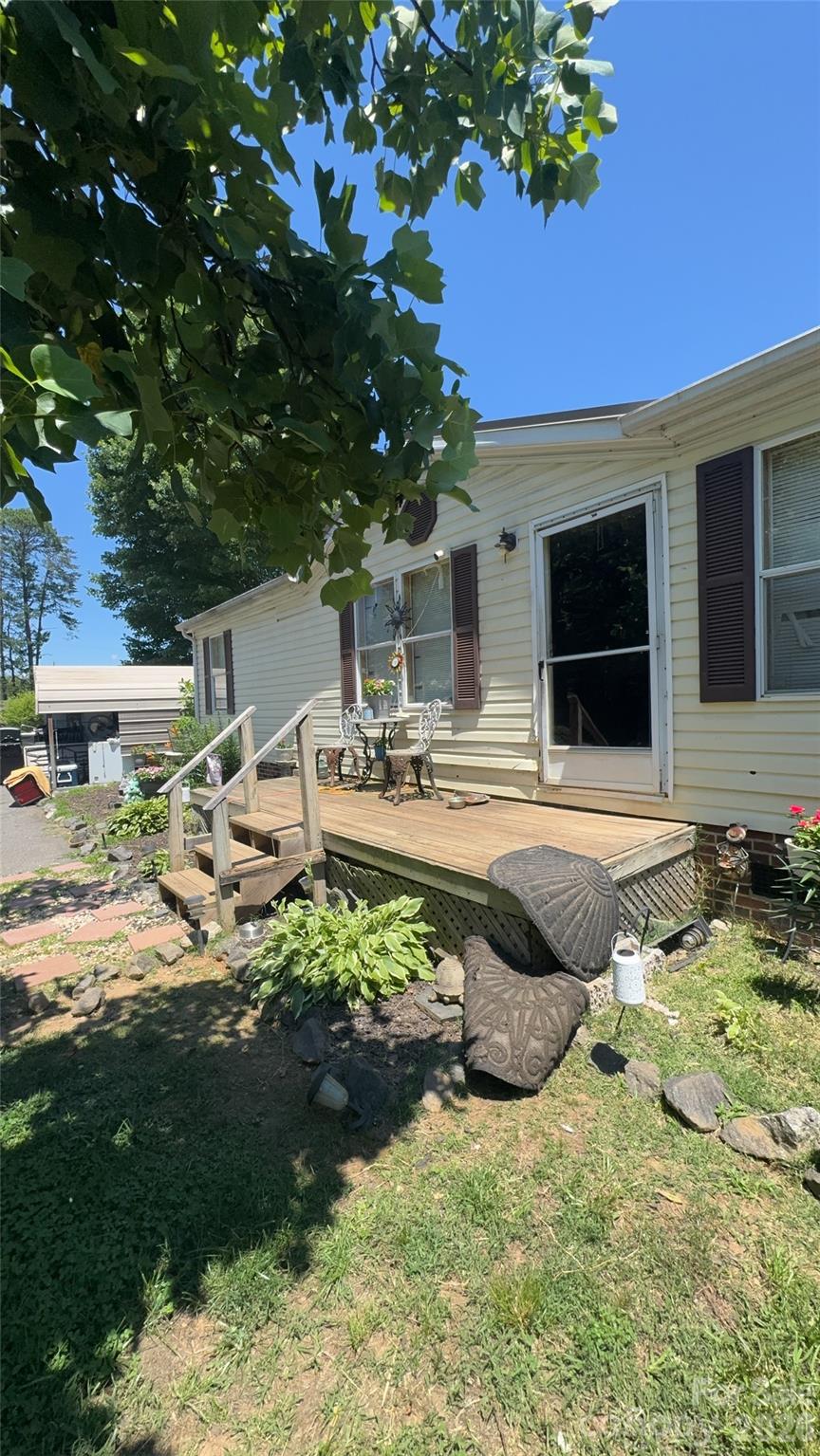 1694 Roy Caldwell Street — Morganton