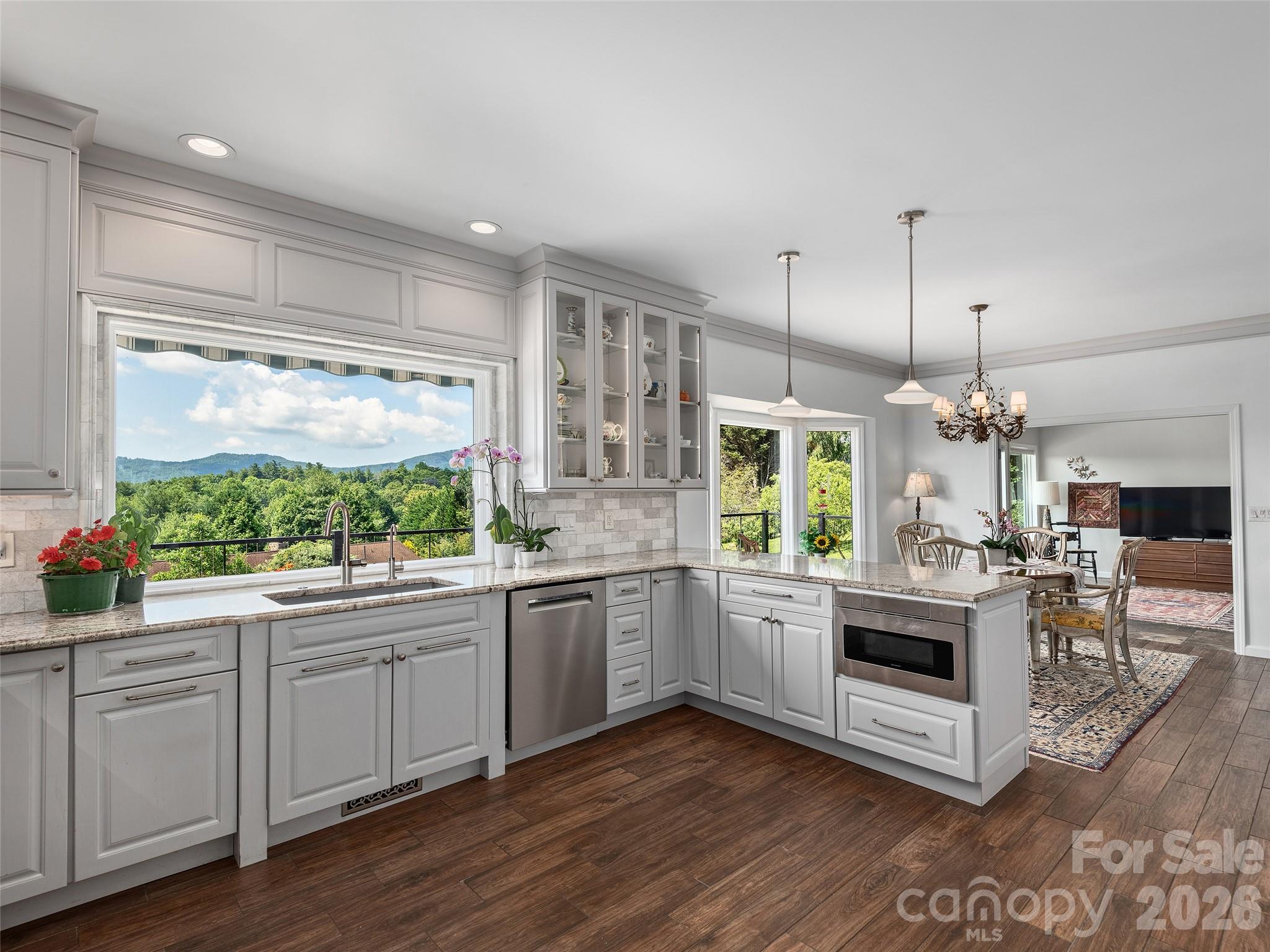 18 Thornapple Drive — Hendersonville