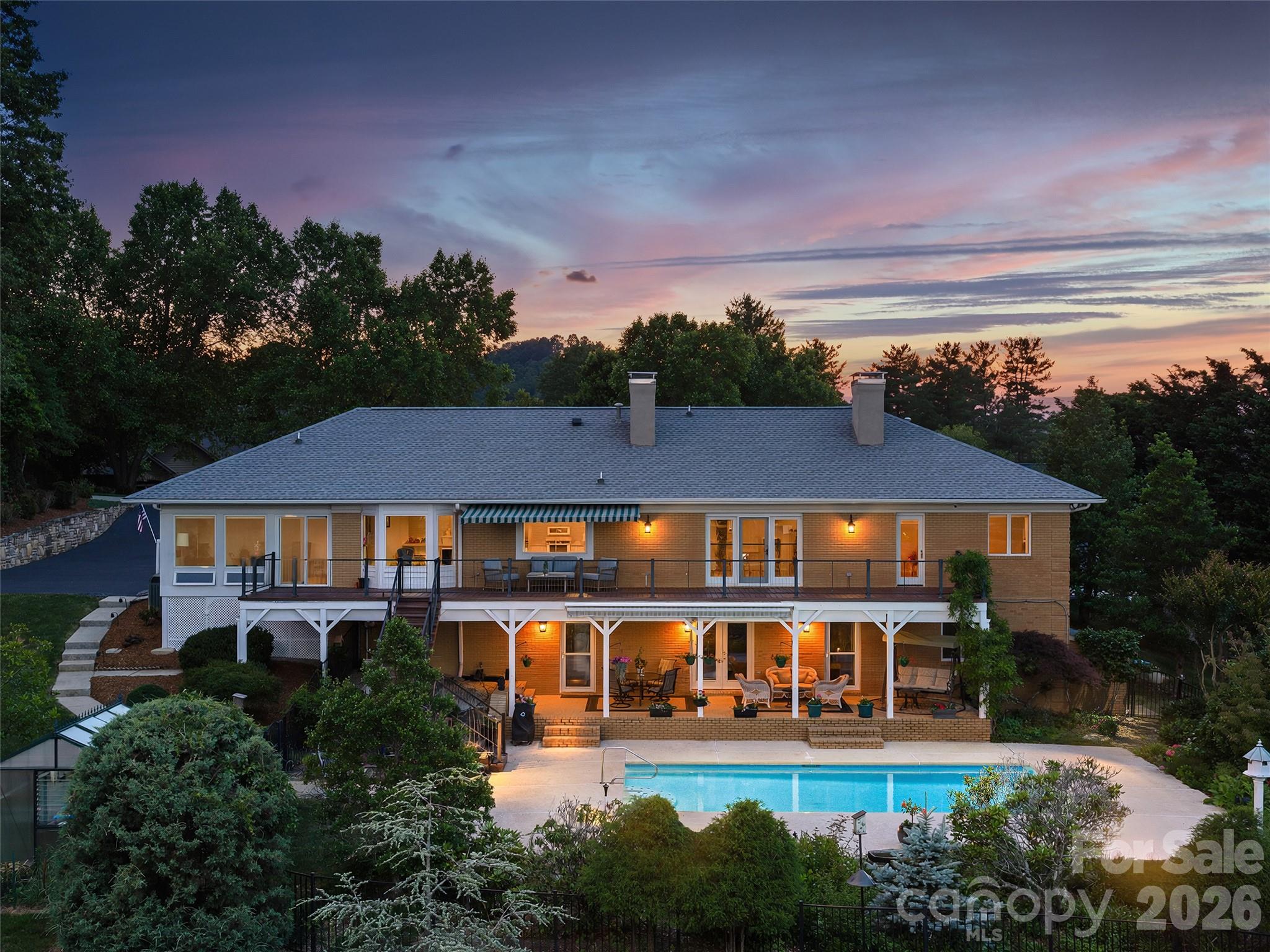 18 Thornapple Drive — Hendersonville