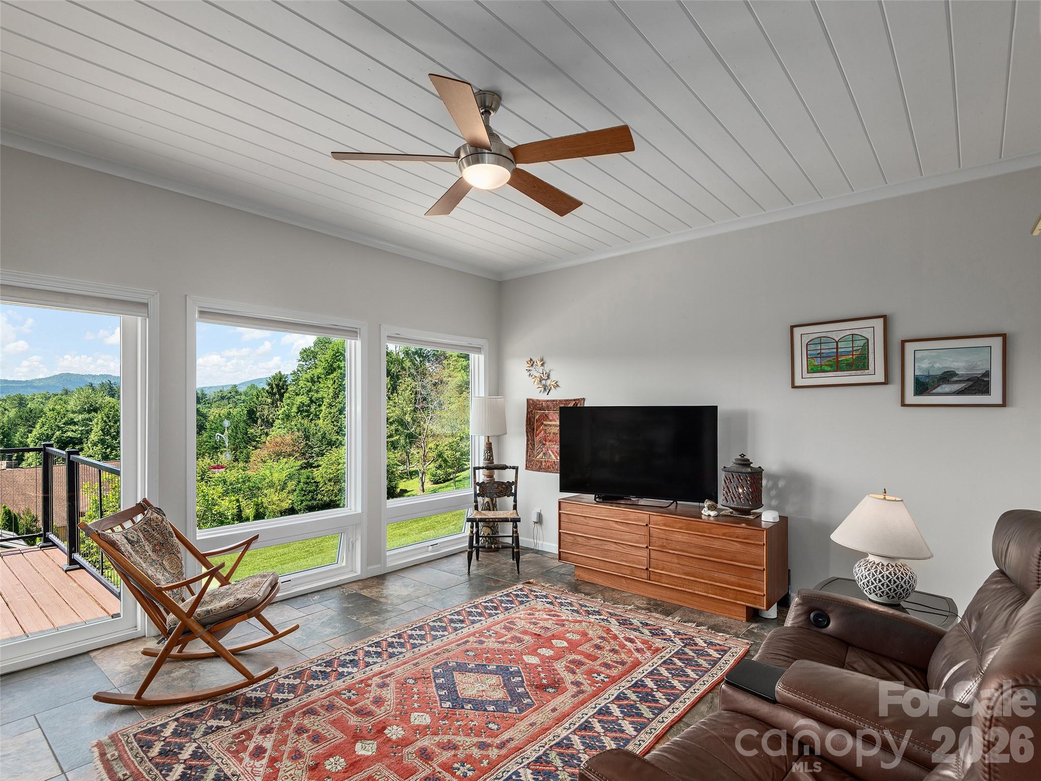 18 Thornapple Drive — Hendersonville