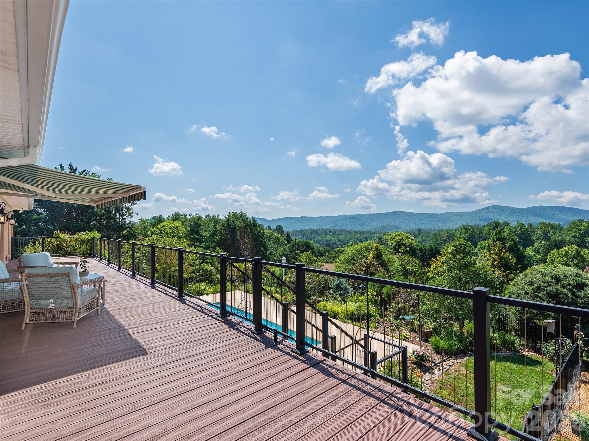 18 Thornapple Drive — Hendersonville