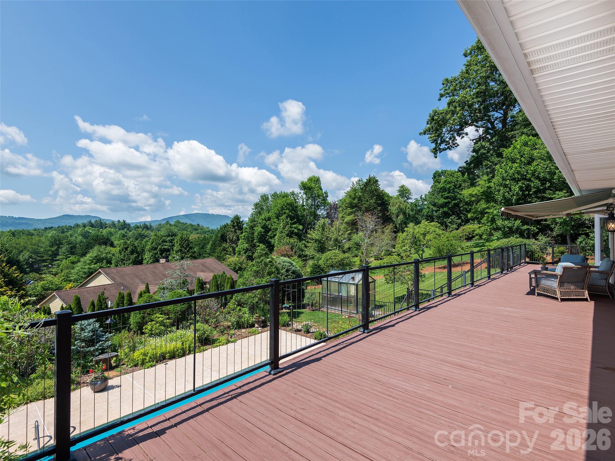 18 Thornapple Drive — Hendersonville