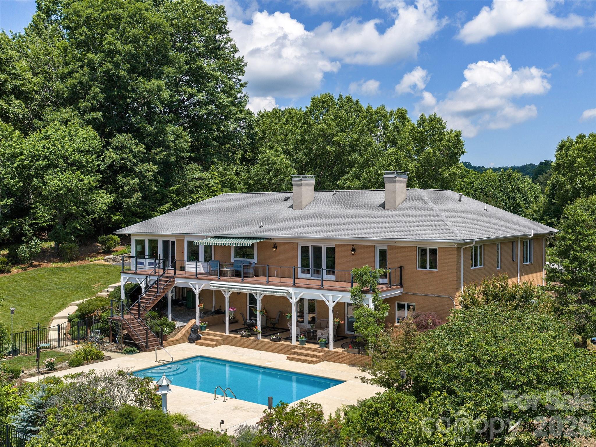 18 Thornapple Drive — Hendersonville