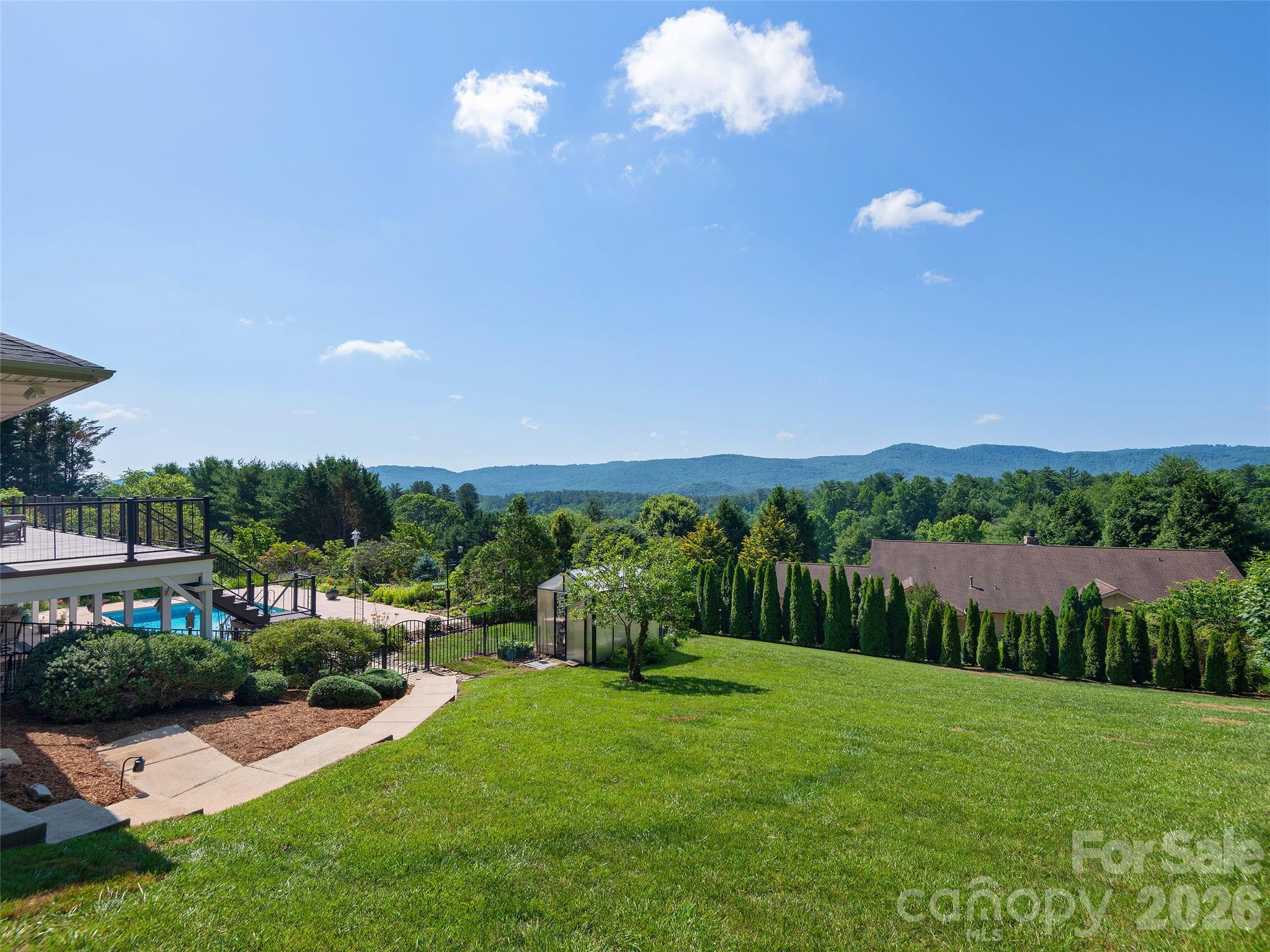 18 Thornapple Drive — Hendersonville
