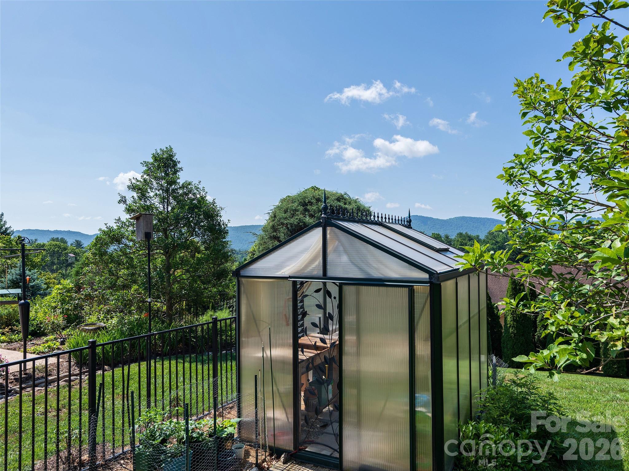 18 Thornapple Drive — Hendersonville
