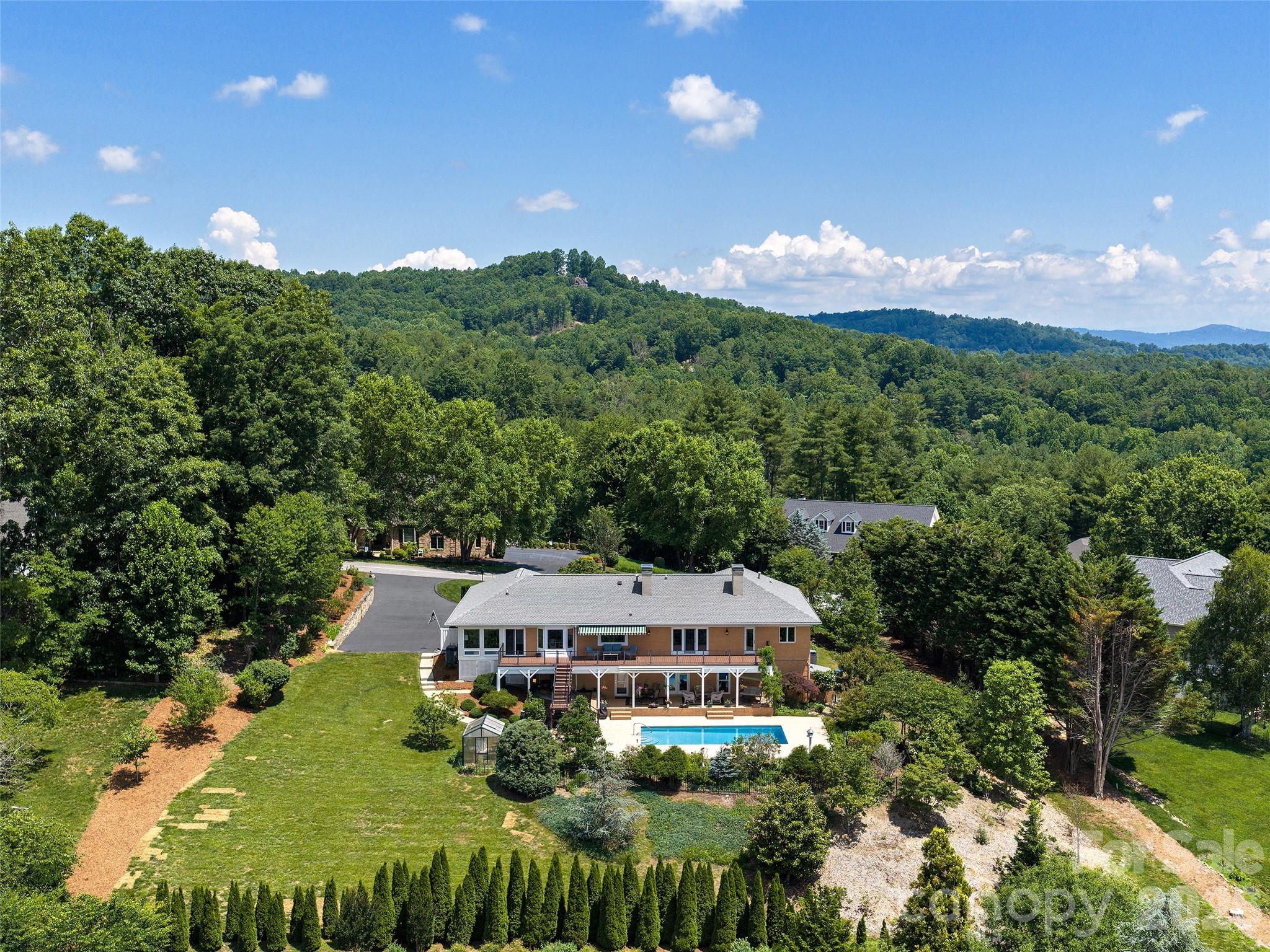 18 Thornapple Drive — Hendersonville
